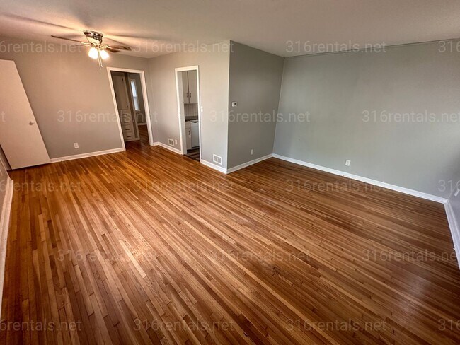 Building Photo - $950 - 2 bedroom/ 1 bathroom - Single Family Home *COMING SOON*