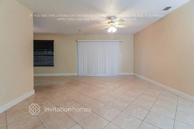 Building Photo - 10221 Dolphin Rd