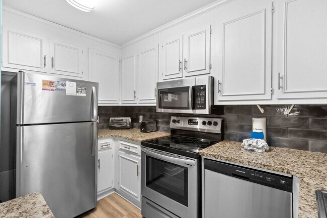 Building Photo - 2805B N Ocean Blvd