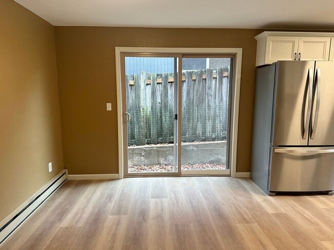 Building Photo - **$250 OFF 1ST MONTHS RENT!!** Remodeled 3 Bedroom SW Portland Home!