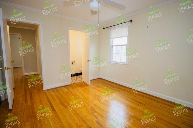 Building Photo - Charming Shandon Corner Lot Home – Hardwood Floors, Fenced Yard + $500 Off 2nd Month!