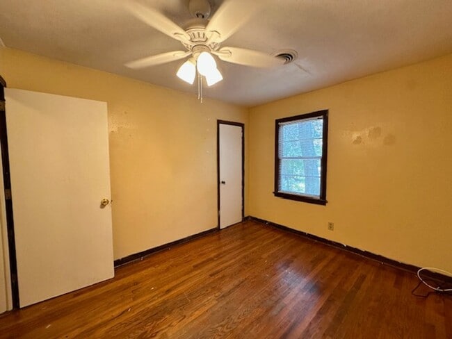 Building Photo - 1725 Airport Dr