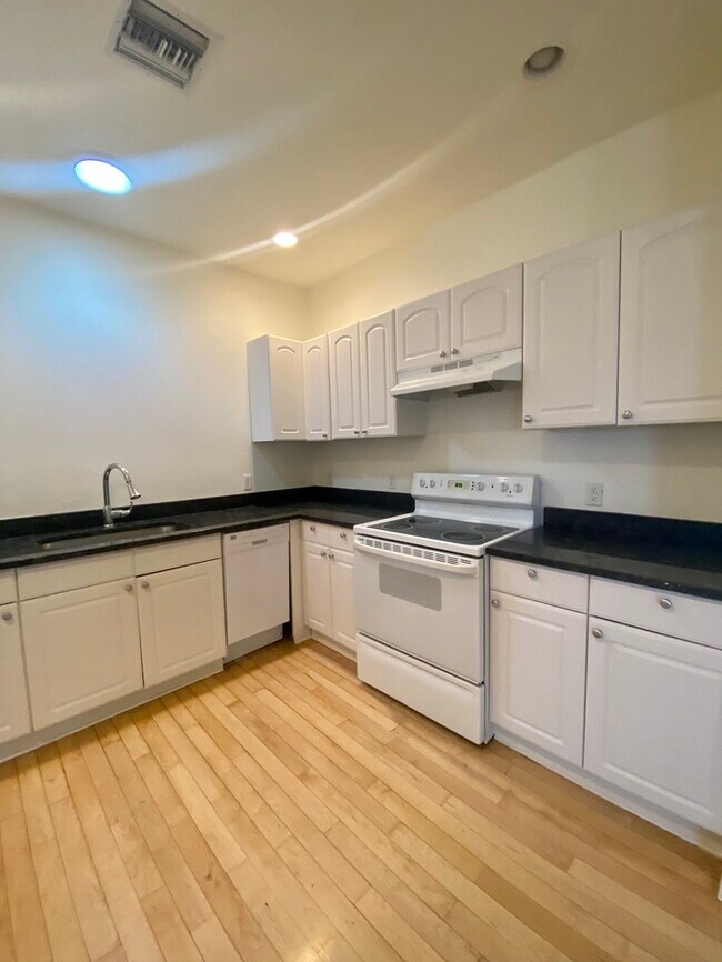 Building Photo - For Rent