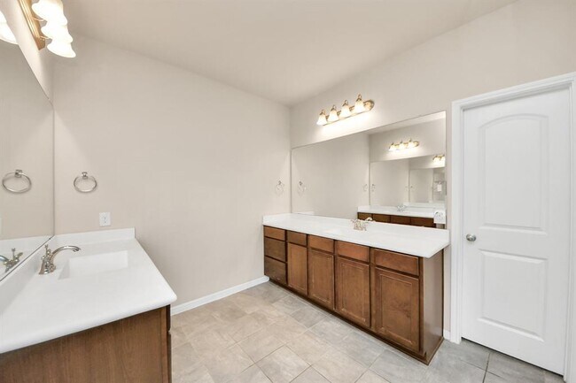 Building Photo - 2714 Birchwood Meadow Ct