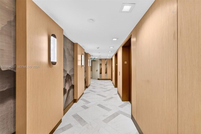 Building Photo - 2800 Island Blvd