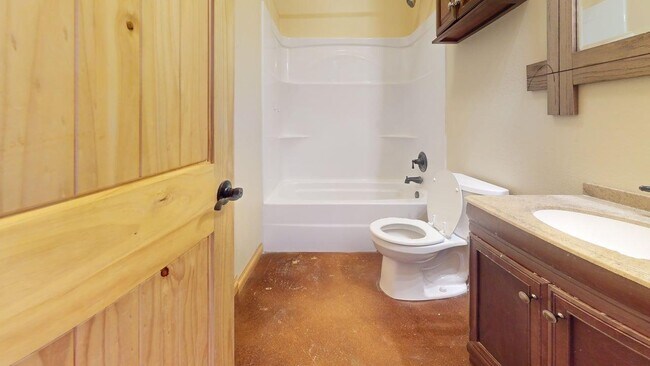 Building Photo - 12748 NE Wolf Rd