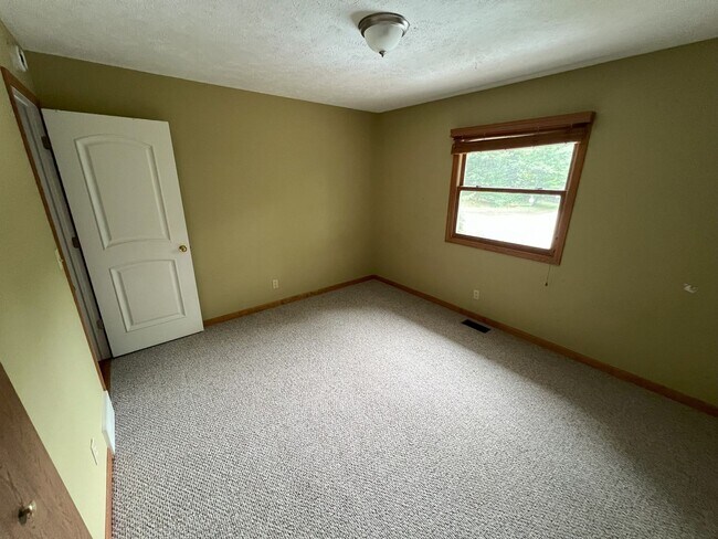 Building Photo - 4262 Eagle Crest Dr