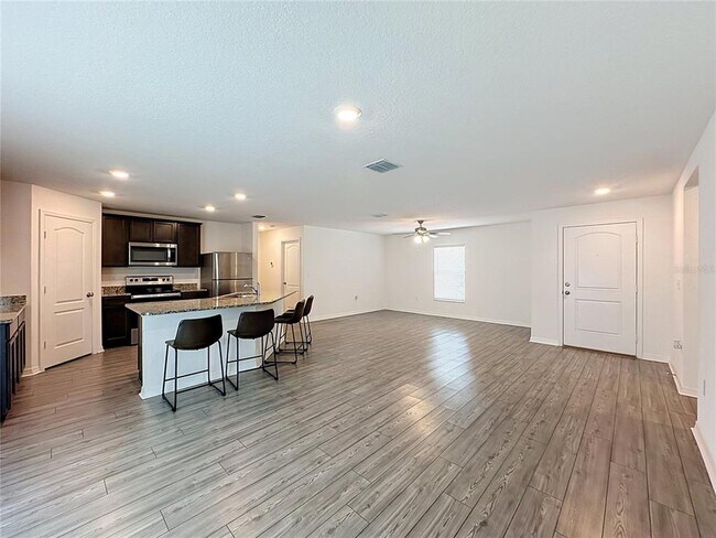 Building Photo - 1407 Hillsborough Way