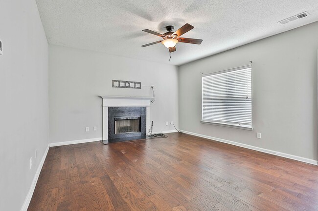 Building Photo - 4BR Fairburn Rental in Quiet Community. La...