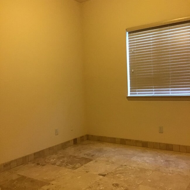 Building Photo - 4 Bedroom 2 Bath Home in Yuba City