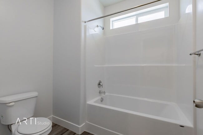 Building Photo - Top-Floor South-Facing Condo in Quail Hill...