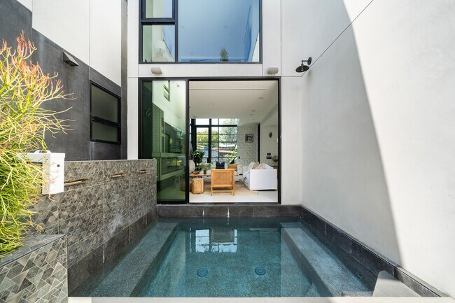 Building Photo - 838 California Ave