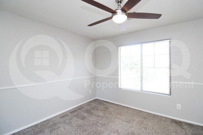 Building Photo - 1467 E Chestnut Ln