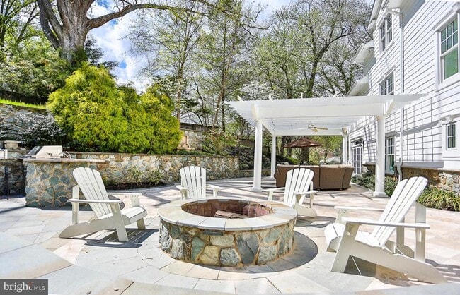 Building Photo - 6329 Linway Terrace