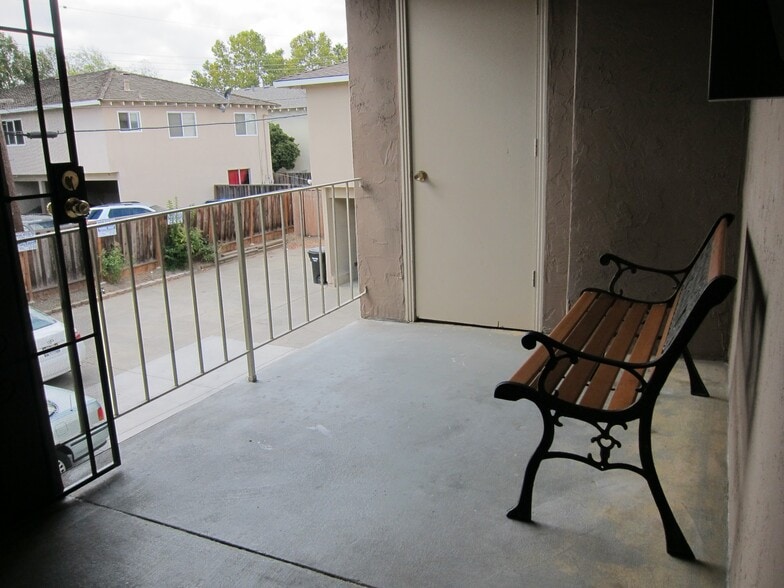 Patio - 646 Arbutus Ave