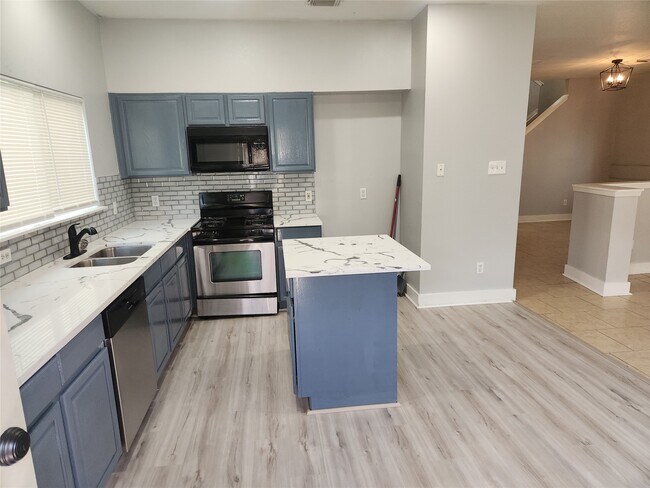 Building Photo - 20911 Walder Ct