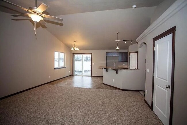 Building Photo - For Rent – Beautiful 3 Bed, 2 Bath Home wi...