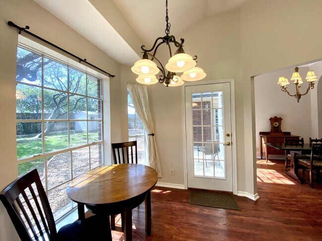 Building Photo - 13706 Morningbluff Dr