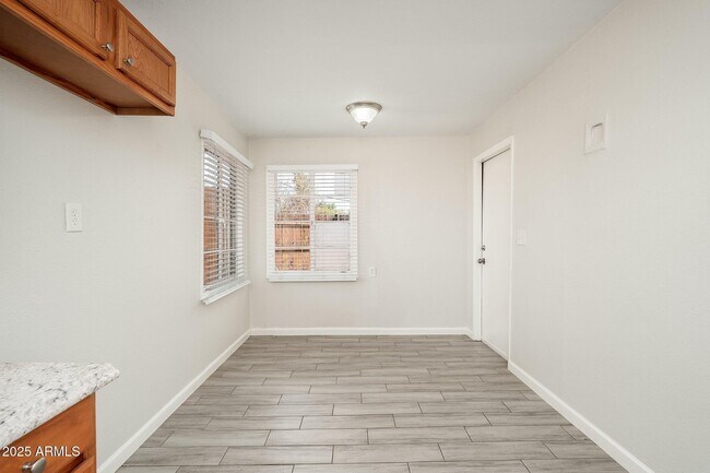 Building Photo - 744 W Coolidge St