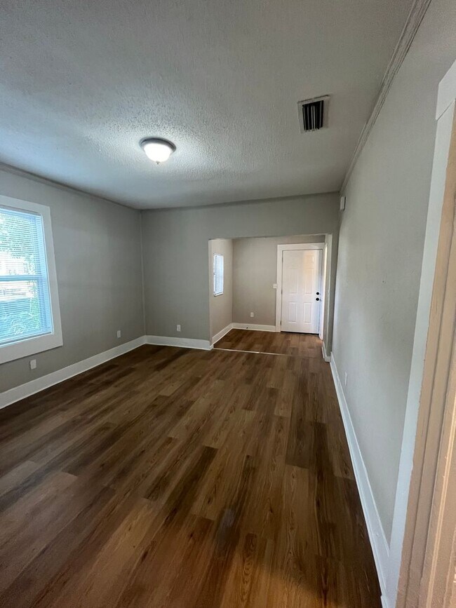 Building Photo - What a beautiful home!!