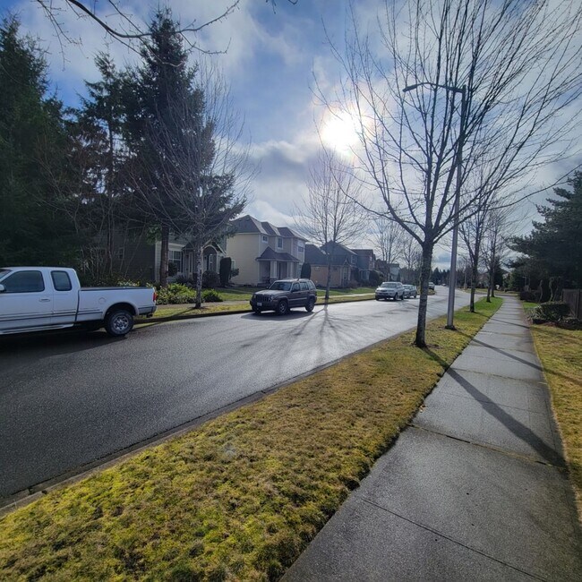 Building Photo - 4 Bedroom plus den, Lacey/Meridian Campus Home for Rent