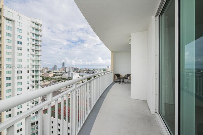 Building Photo - 1745 E Hallandale Beach Blvd