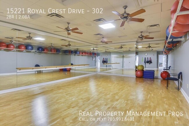 Building Photo - 15221 Royal Crest Dr