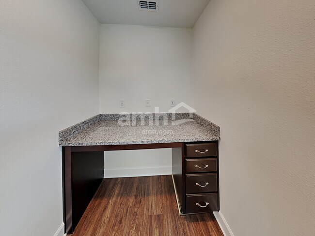 Building Photo - 5834 Hampton Creek Rd