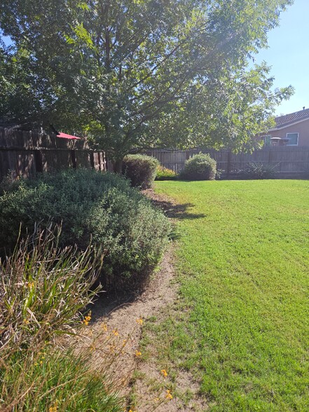 Building Photo - 2908 S Oakhurst Ct