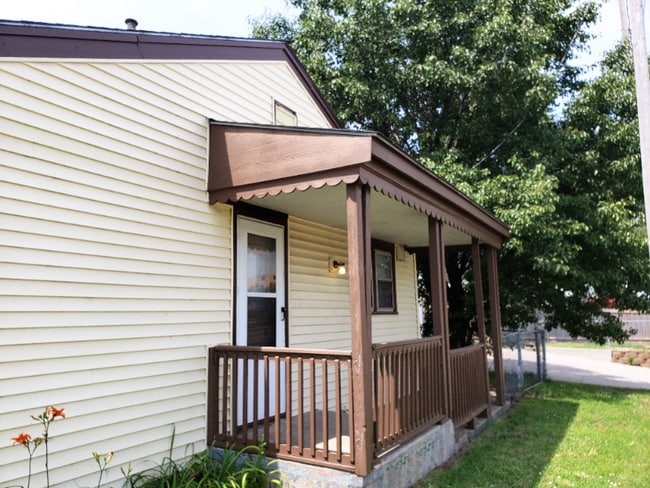 Building Photo - 667 N Meridian Ave