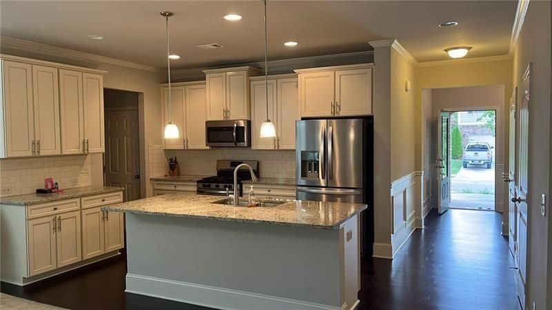 Building Photo - 4085 Huron Dr