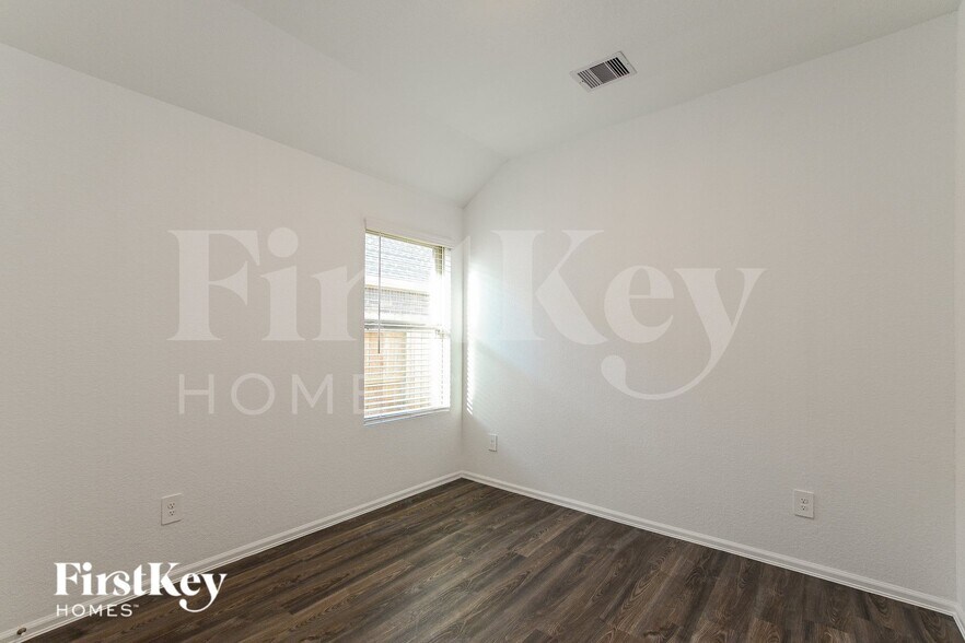 Building Photo - 18446 Summit Ranch Dr