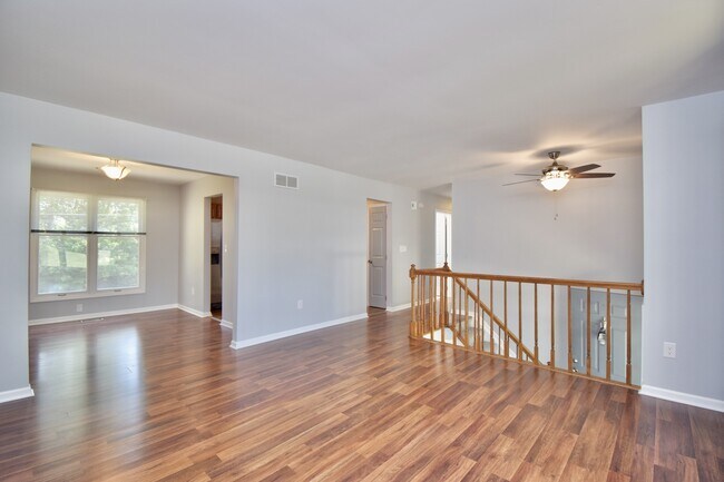 Building Photo - 647 Regent Rd