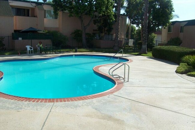 Building Photo - 2 Bedroom Lake Murray Terrace