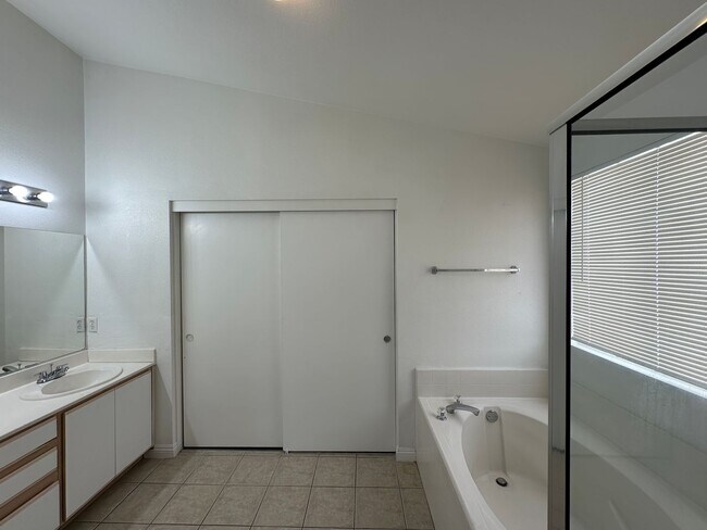 Building Photo - ARBOR GATE 2 AMD