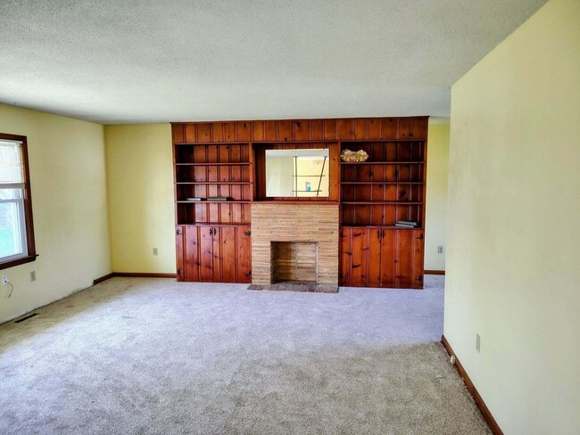 Building Photo - 309 W Leslie Ln