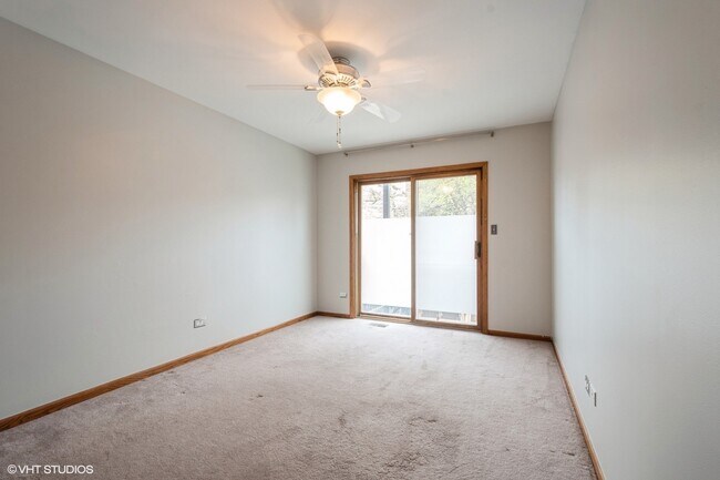 Building Photo - 7411 N Claremont Ave