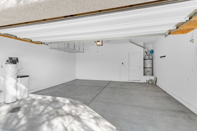 Building Photo - Great Southwest Home