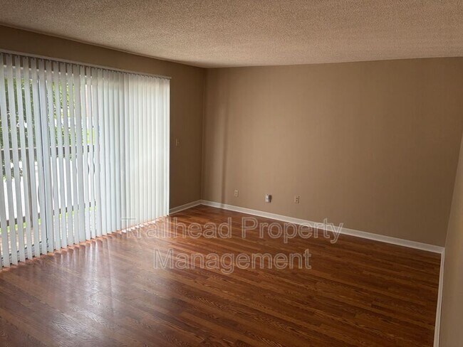 Building Photo - 5884 W 58th St