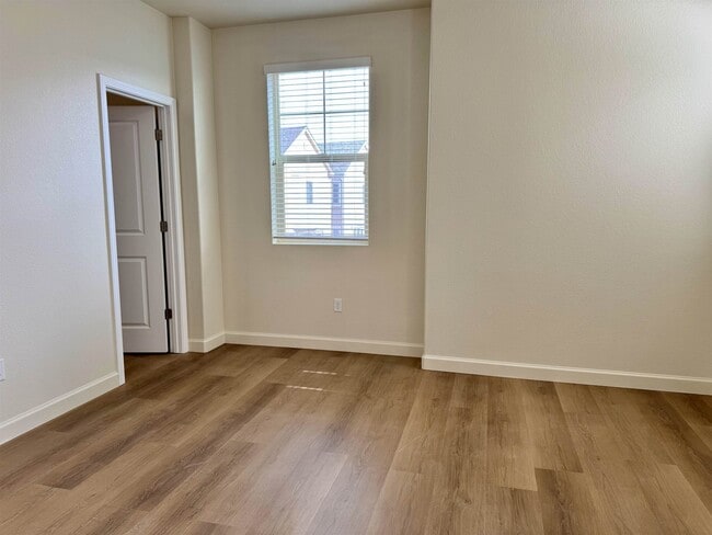 Building Photo - 2906 Worthing Common