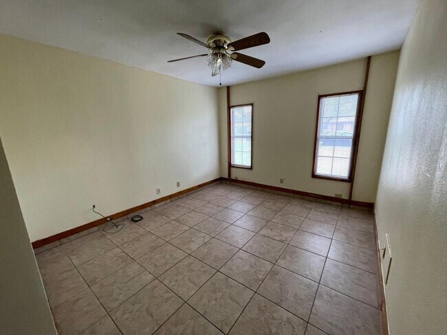 Building Photo - 607 Westway Ave