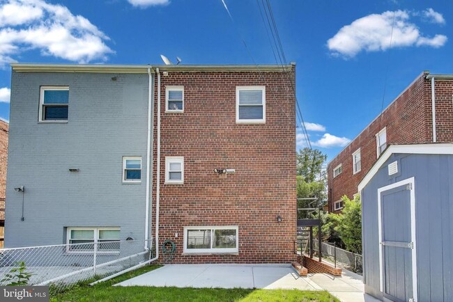 Building Photo - 5108 11TH St NE