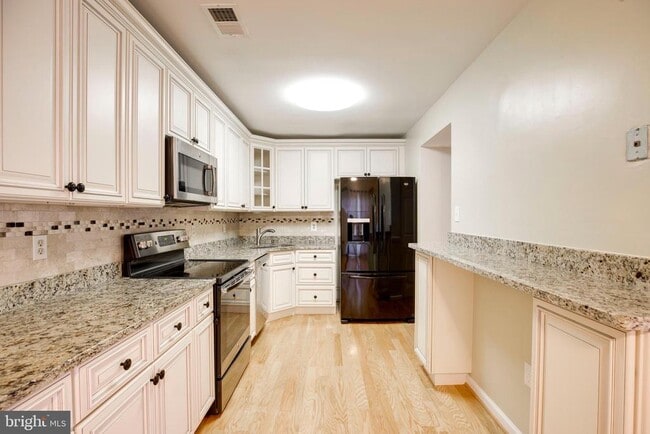 Building Photo - 10605 Summer Oak Ct