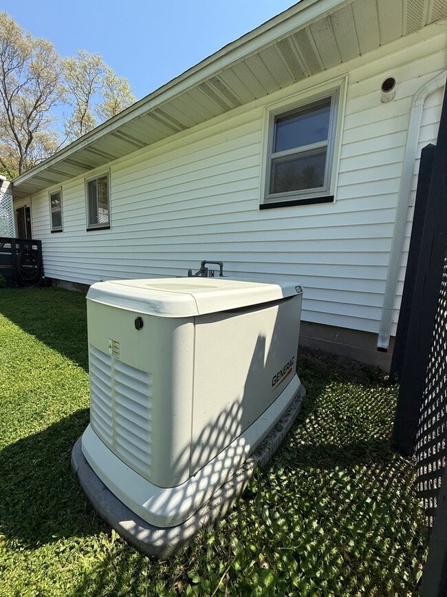 Building Photo - Three Bedroom Home in Whitehall - Deck, Ga...
