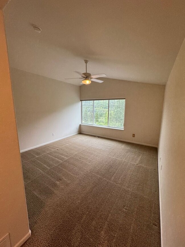 Building Photo - 3 Bed, 2.5 Bath Condo in Eagle River