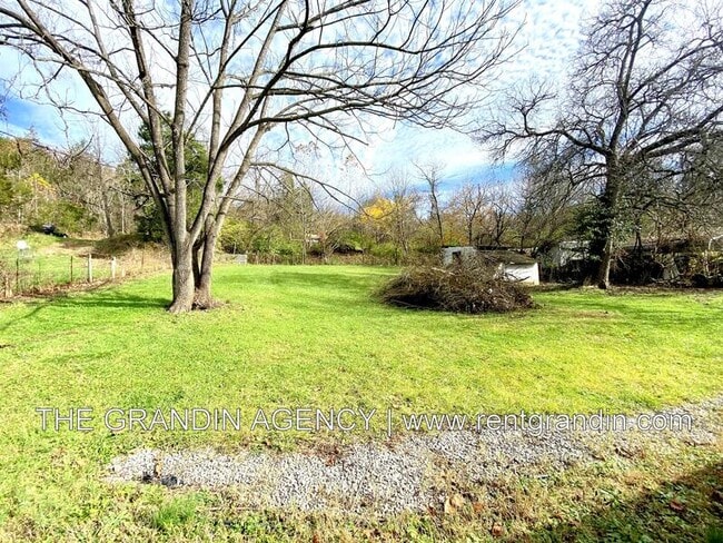 Building Photo - 8623 Plantation Rd