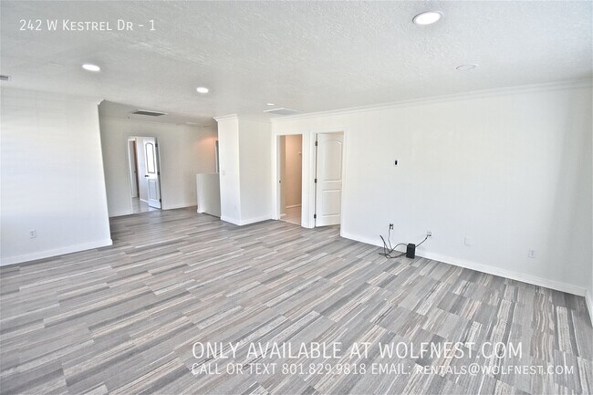 Building Photo - 242 Kestrel Dr