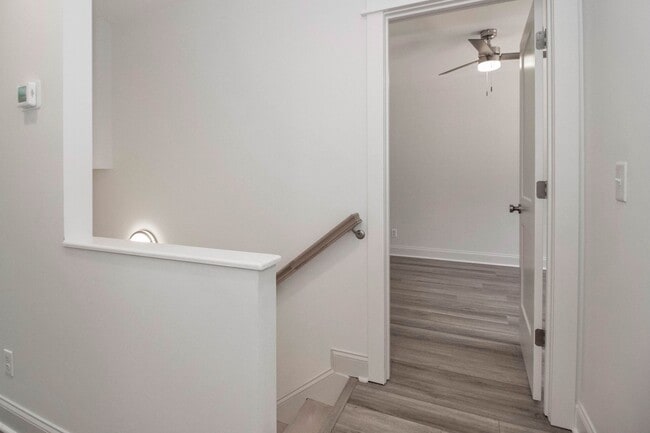 Building Photo - Lux Three Bedroom Townhouse in Sherrills Ford