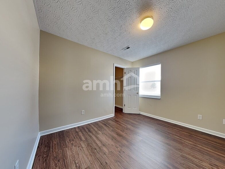 Building Photo - 930 W Jameson Ct