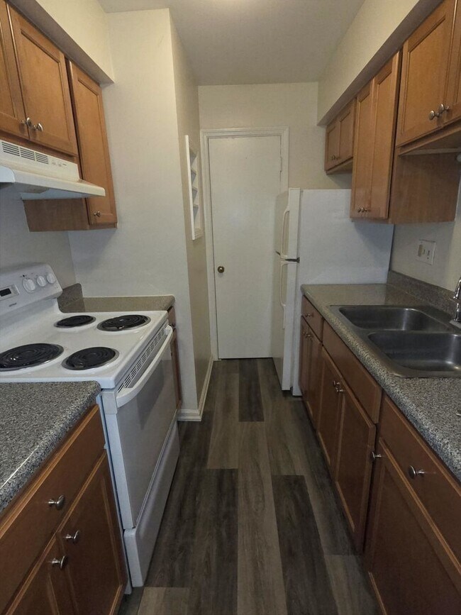 Interior Photo - 550 - Kings Grant